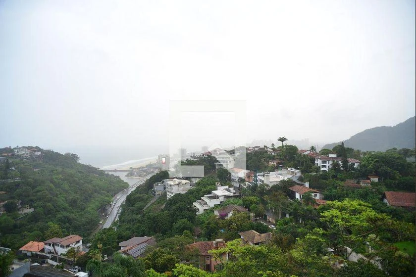 5-bedroom house with a water view — photo 2