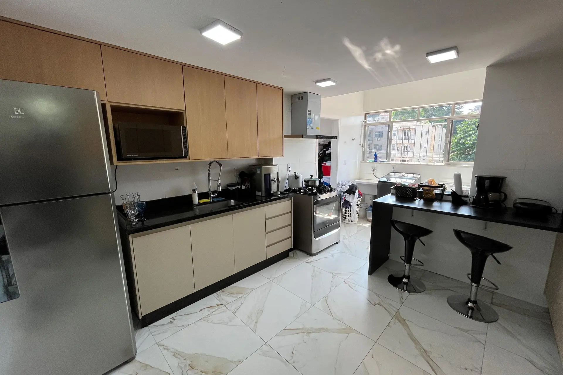 Glass-enclosed balcony in a 3-bedroom apartment, 131 m² — photo 2