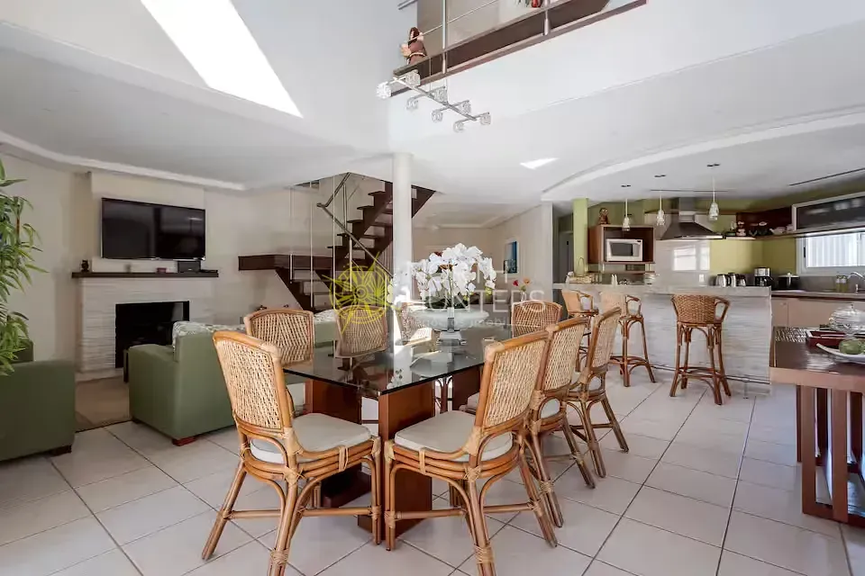 Casa amueblada con 3 dormitorios y 2 suites, 400 m² — photo 17