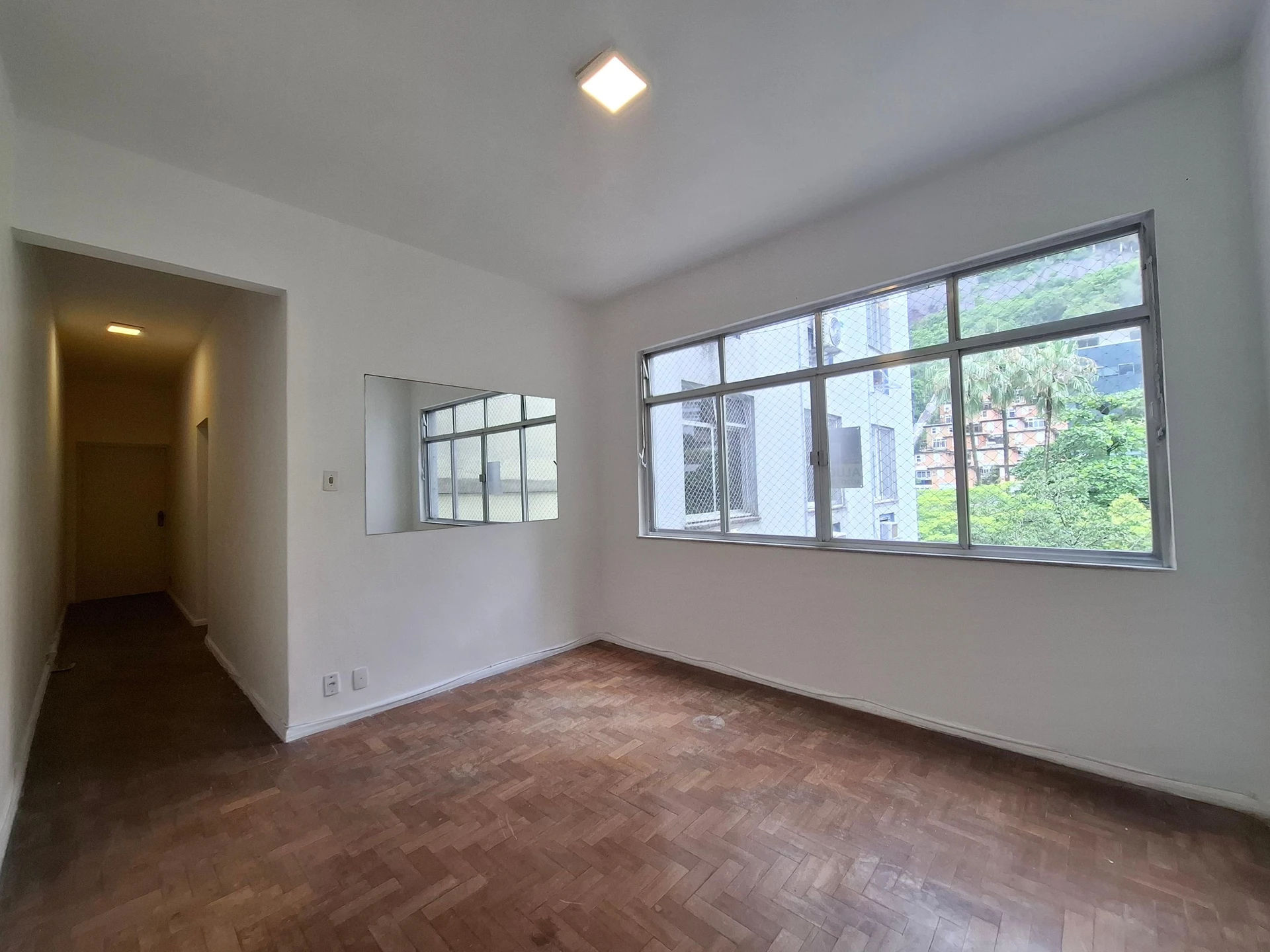 One-bedroom apartment with a mountain view in Rio de Janeiro — photo 13