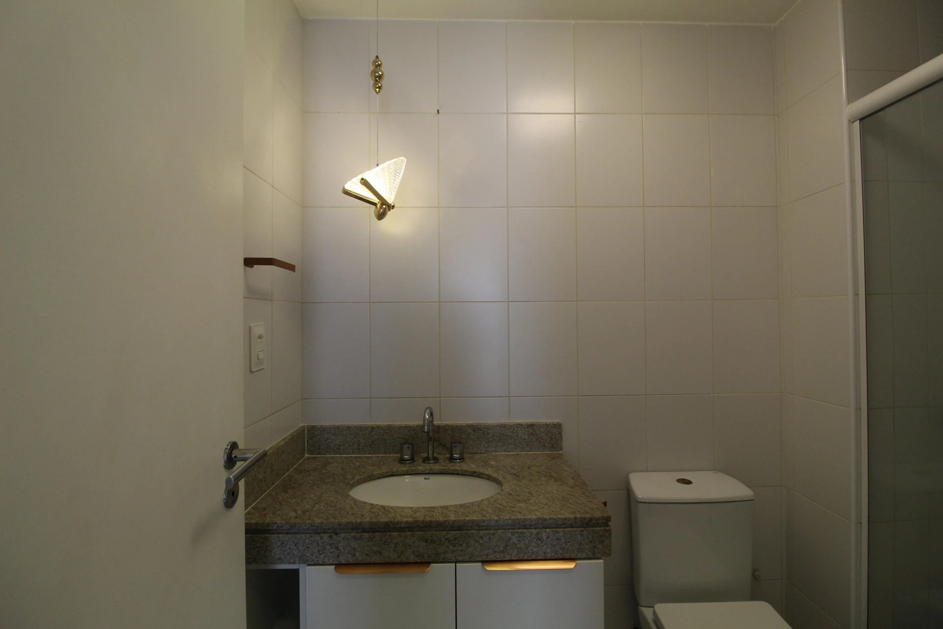 Balcony with a grill in a 2-bedroom apartment, 90 m² — photo 32