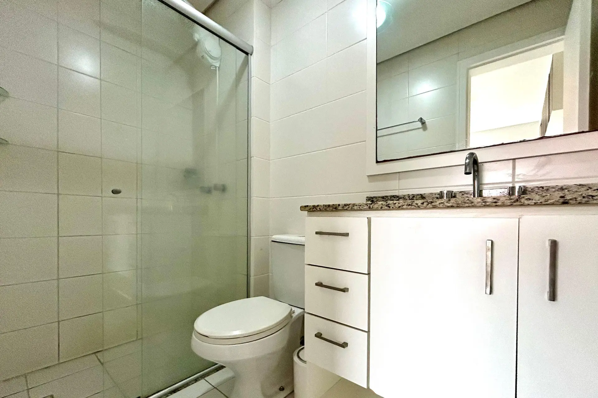2-bedroom apartment in a building with a gym — photo 19