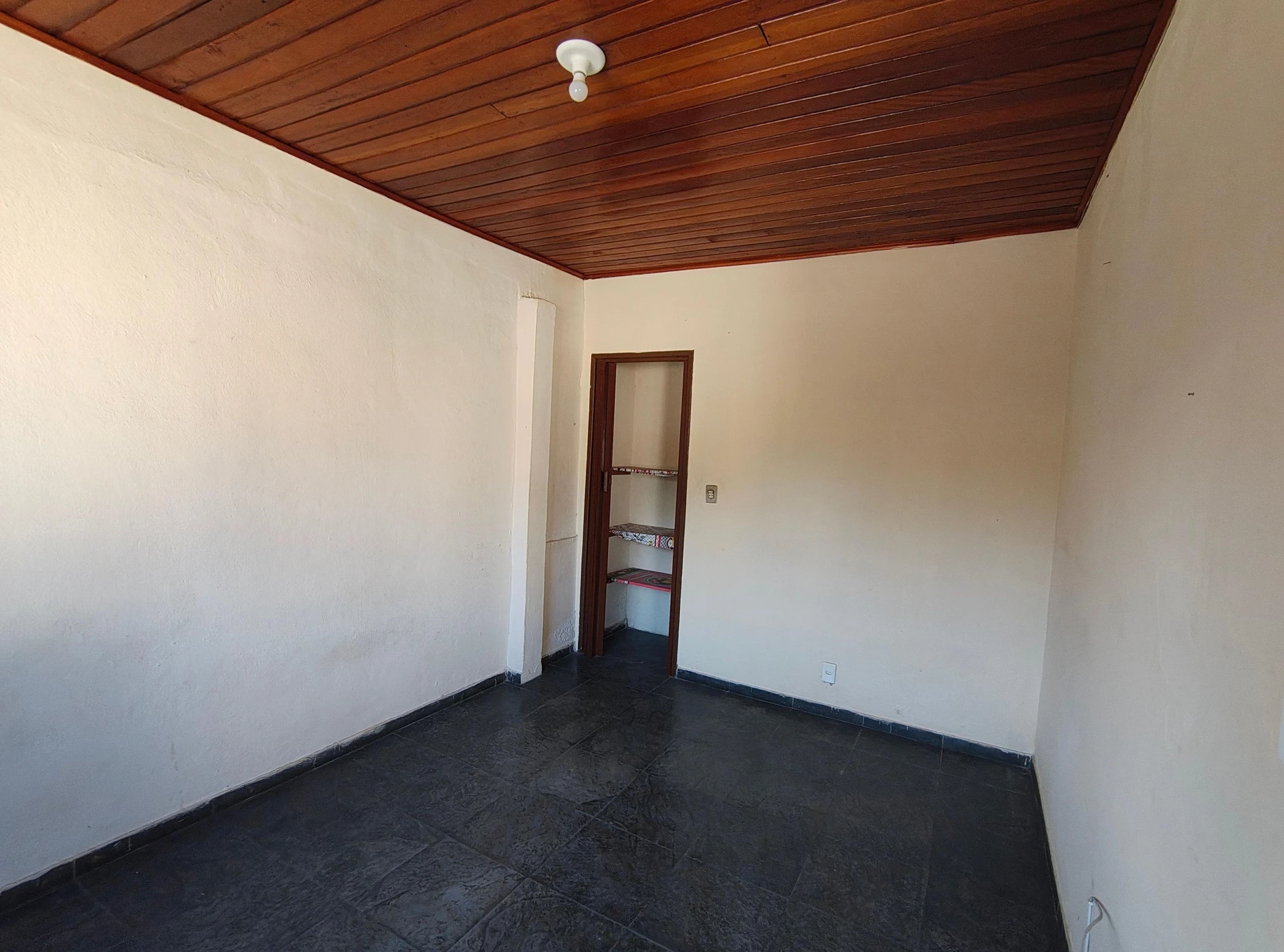 Rental house with 1 bedroom, 1 bathroom, no parking — photo 14