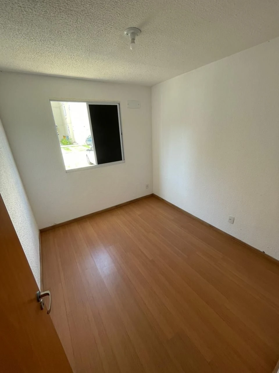 2-bedroom, 1-bath apartment with 1 parking space — photo 3