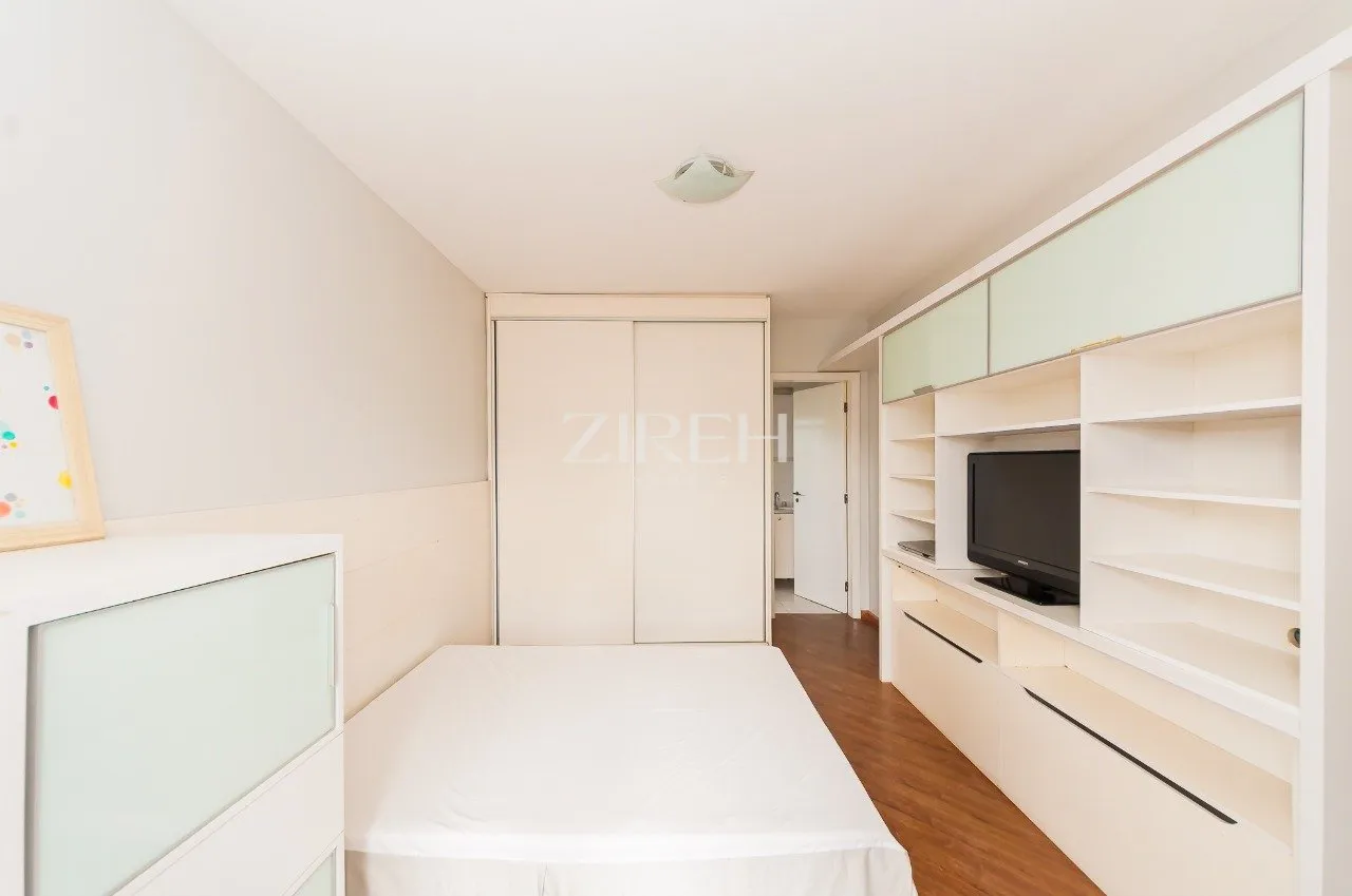 4-bedroom house with 4 parking spaces and open-plan kitchen — photo 22