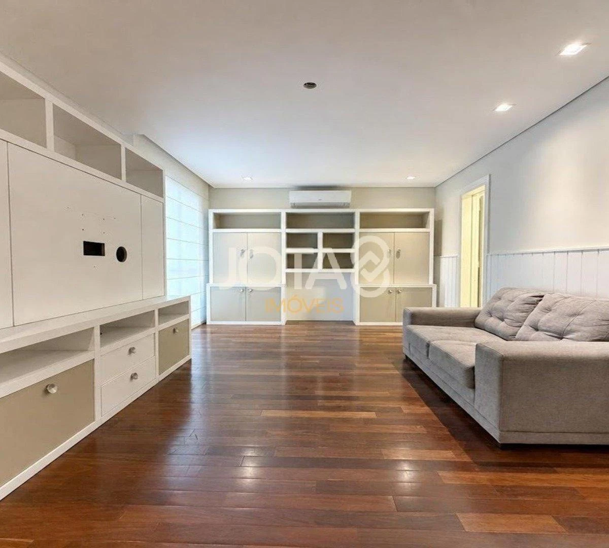 Apartment, 442 m², with a walk-in closet — photo 3