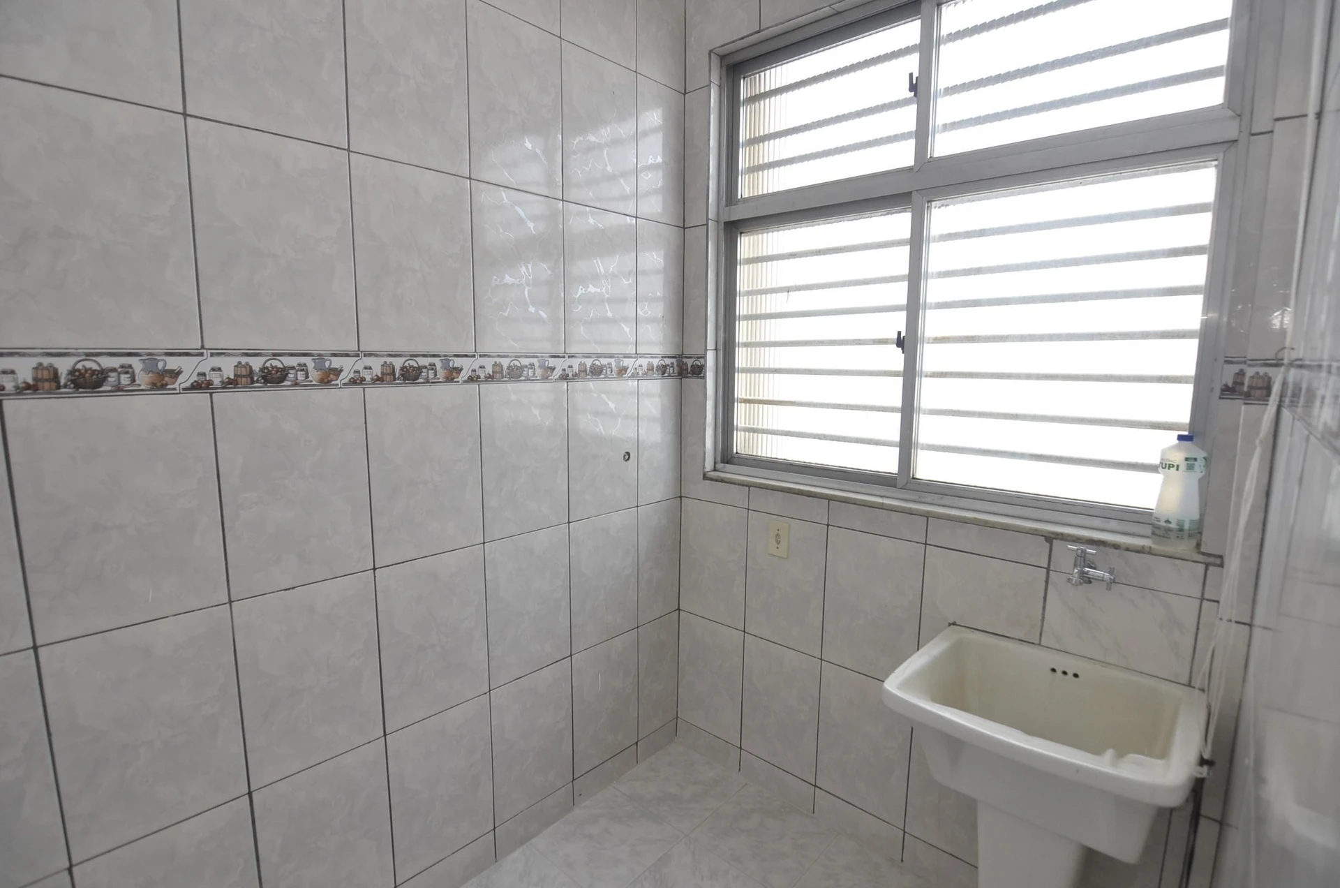 Apartment, 85 m², with wood or laminate floors — photo 25