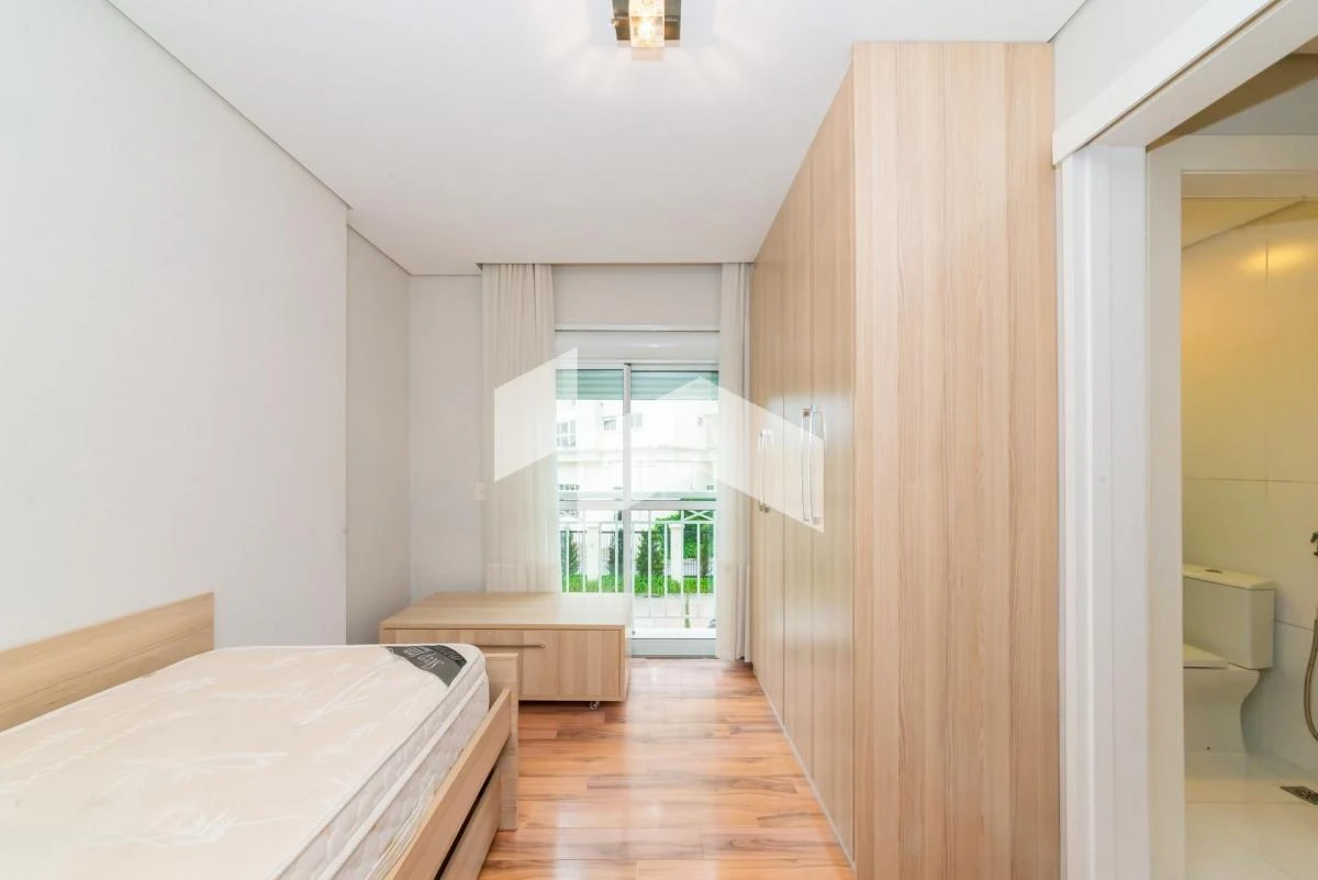 3-bedroom apartment in a building with a gym — photo 3
