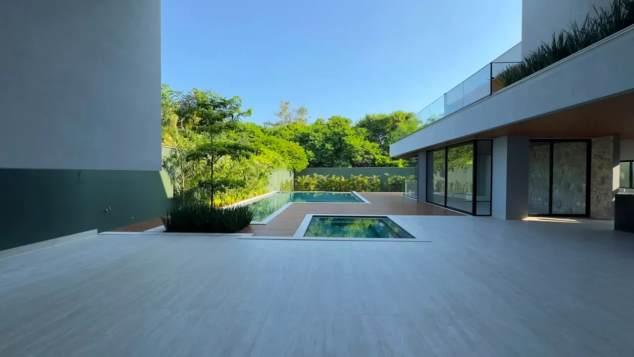 House with 5 bedrooms and floor-to-ceiling windows — photo 7