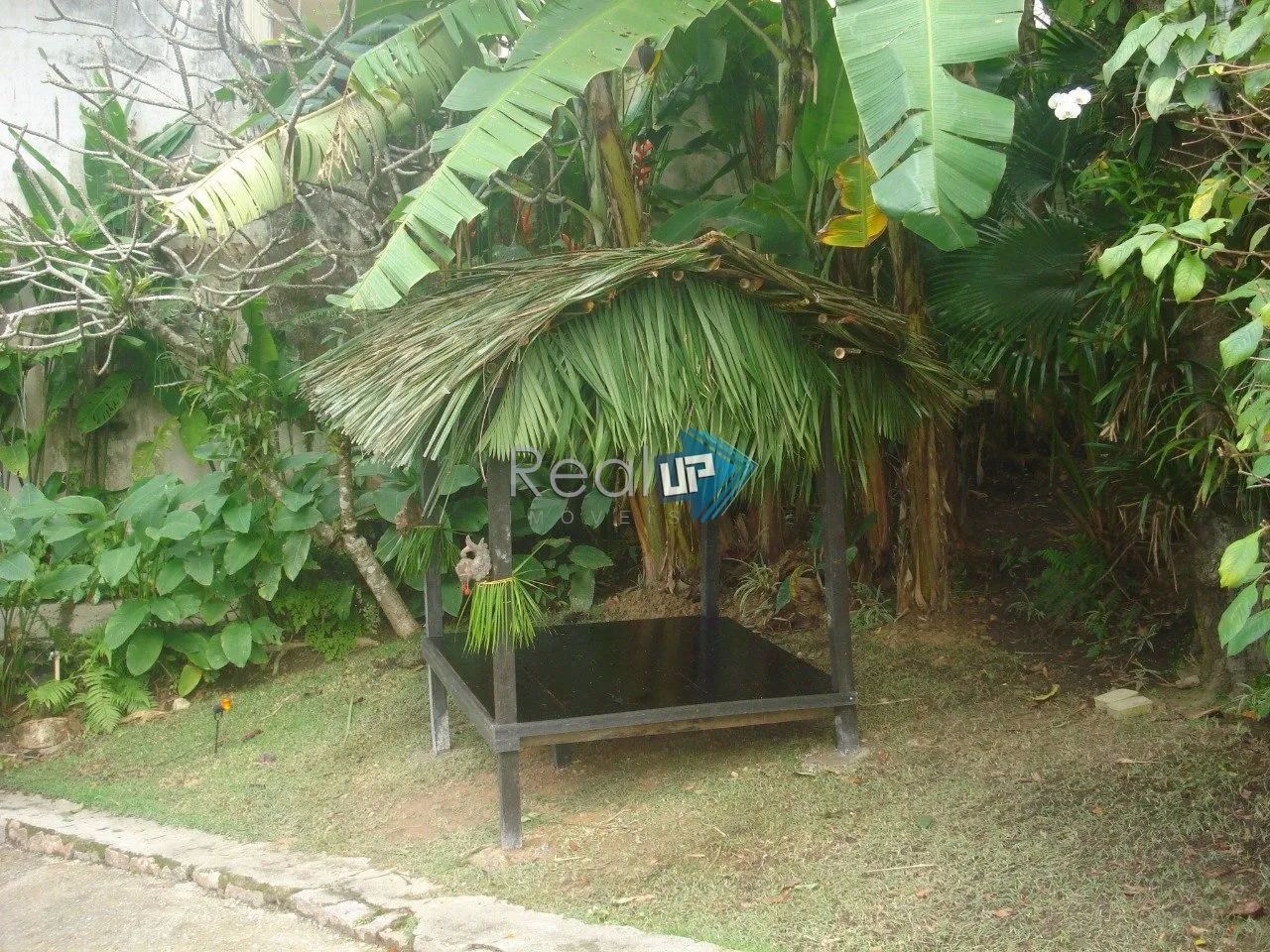 House with 3 bedrooms and 600 m² plus private BBQ terrace — photo 58