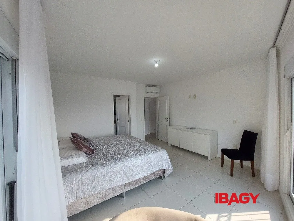 Furnished apartment with 3 en-suite bedrooms — photo 29