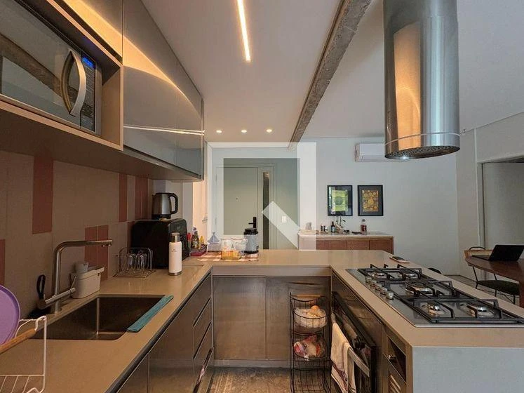 2-bedroom apartment with a glass-enclosed balcony — photo 17