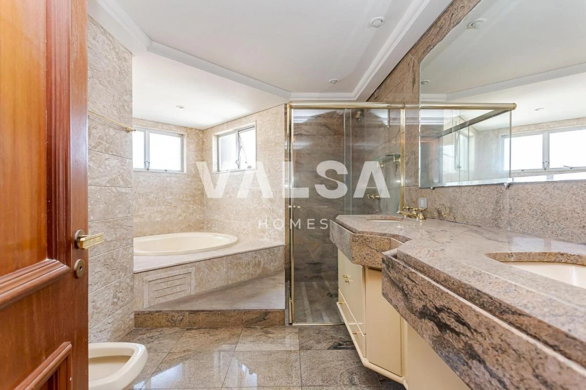 Ванна та 4 спальні: квартира 441 м² — photo 4