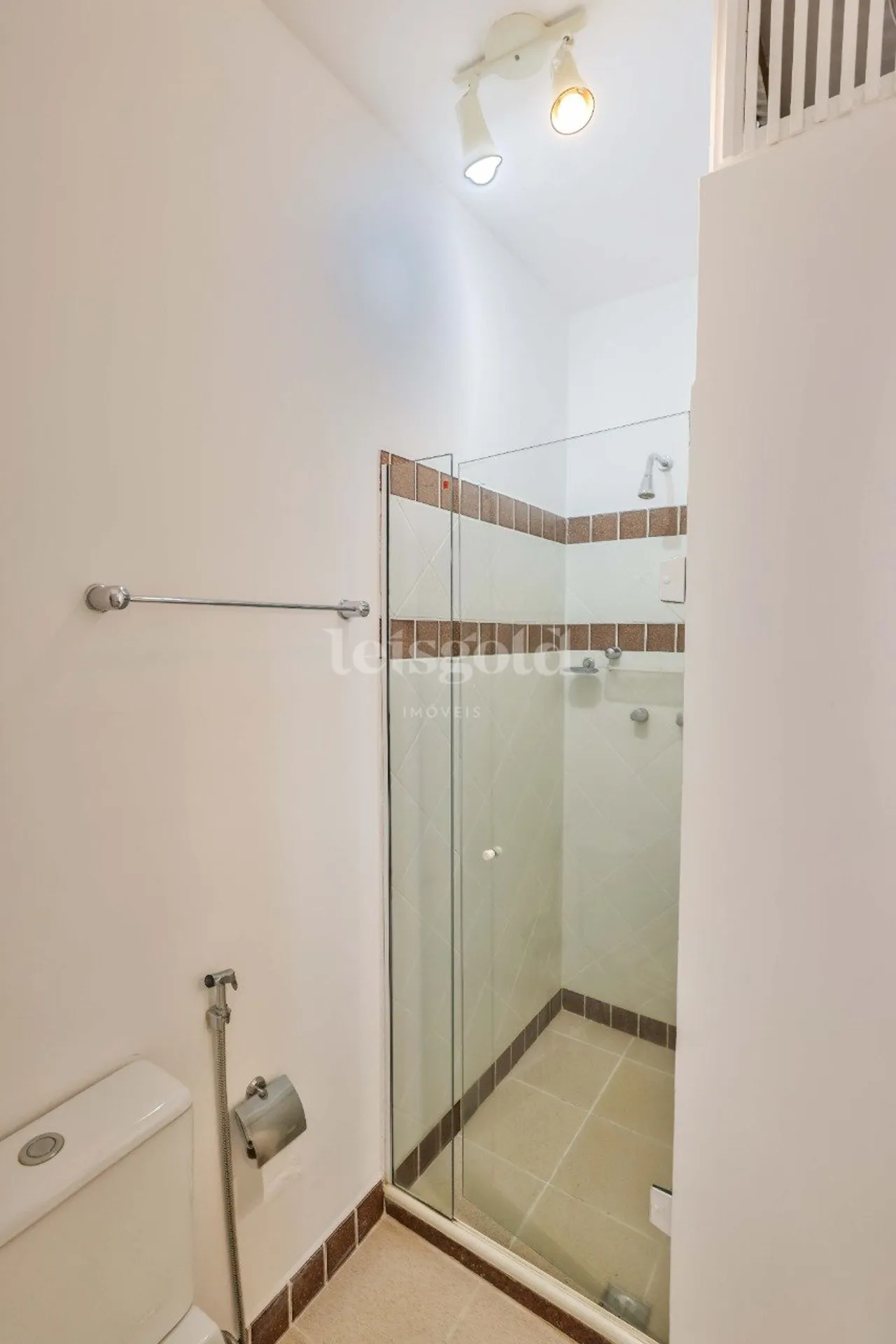 Ground-floor apartment with an enclosed winter balcony — photo 19