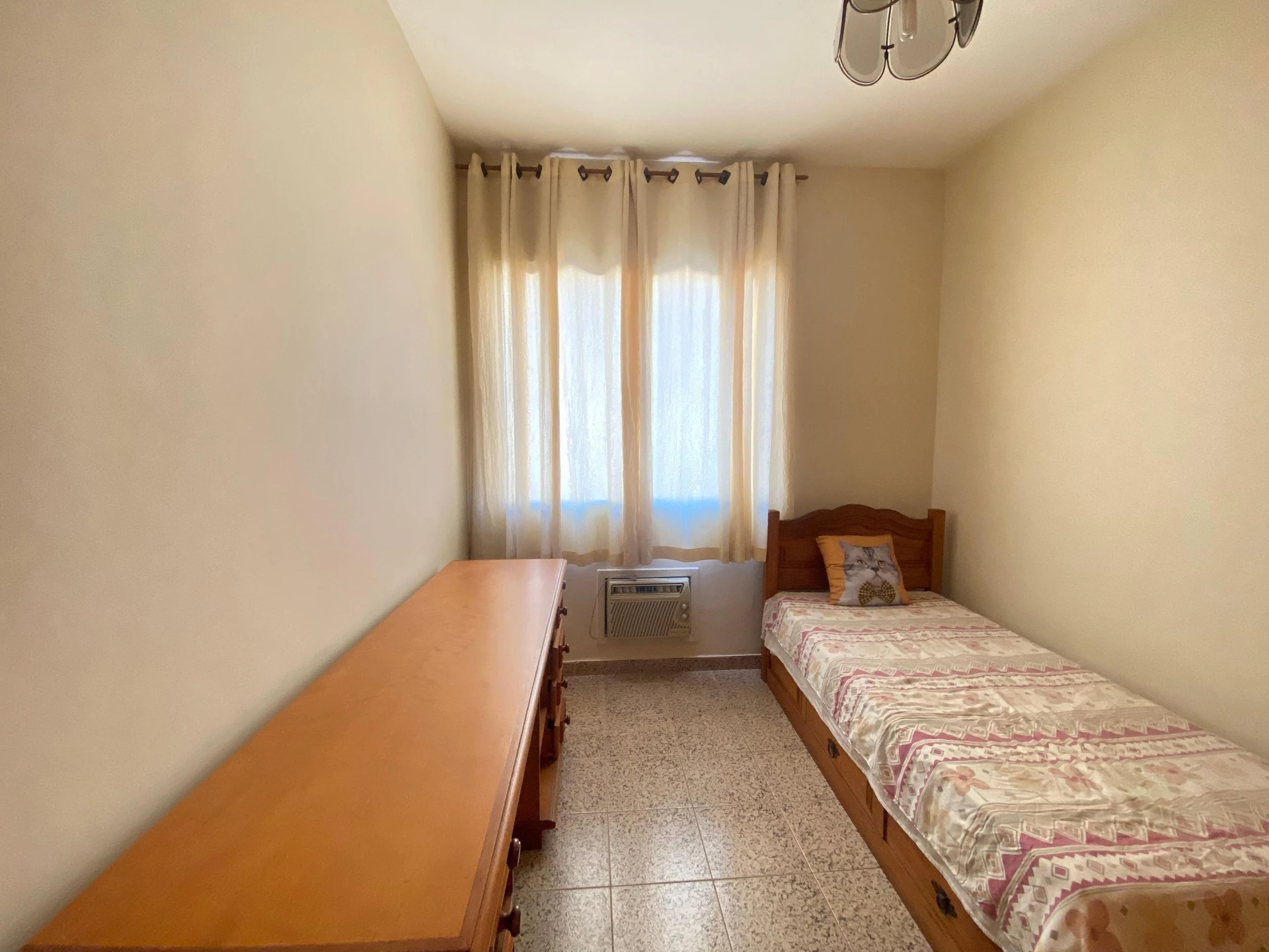 Орендна квартира з 3 спальнями та балконом — photo 19