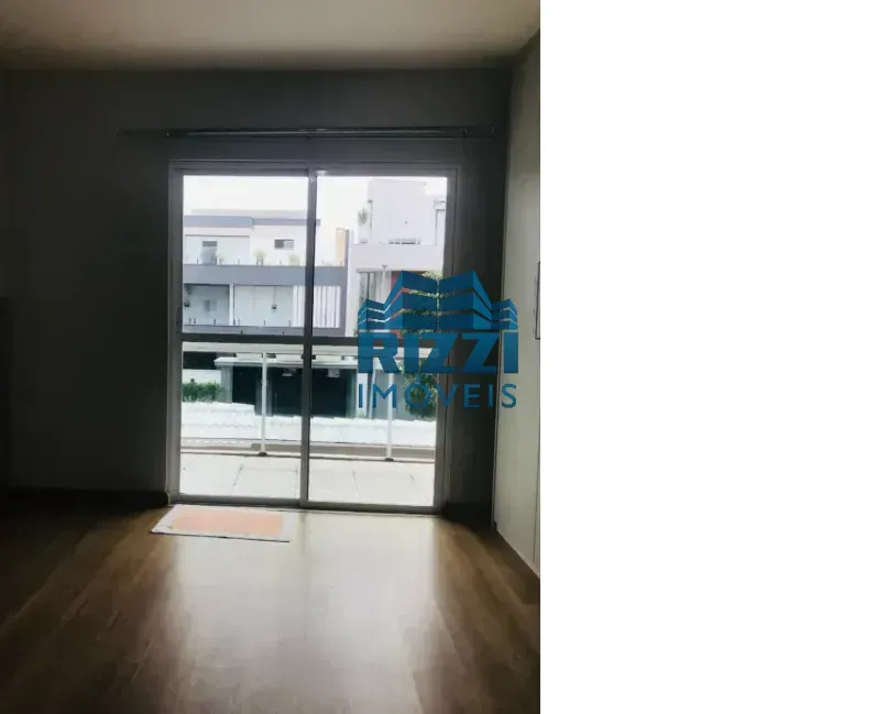 House with 4 bedrooms and a balcony with a built-in grill — photo 7