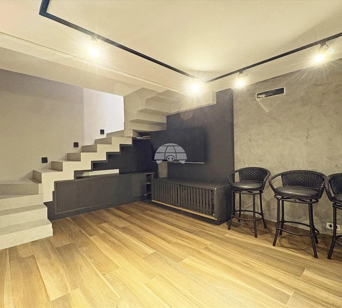 Furnished 293 m² house with open-plan kitchen — photo 32