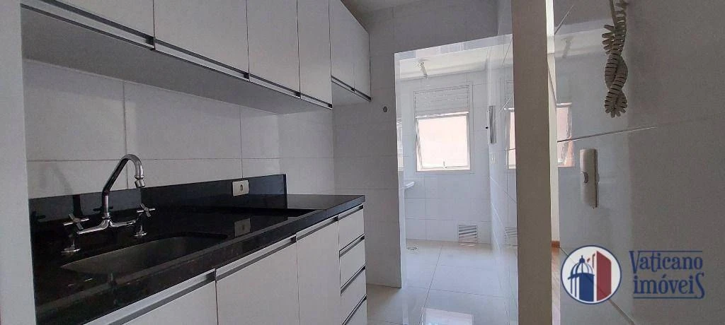 Wood or laminate floors in a 2-bedroom apartment, 55 m² — photo 2