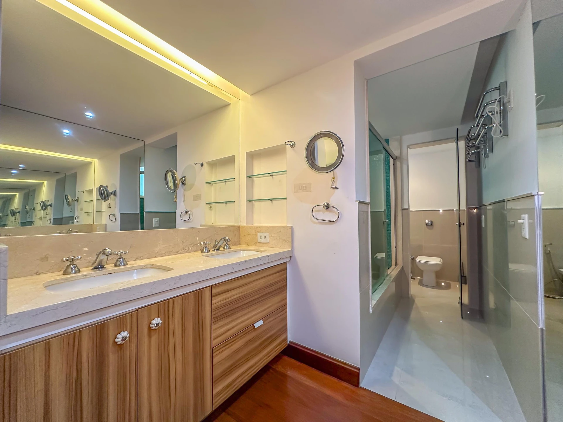 Apartment, 275 m², with a glass-enclosed balcony — photo 65