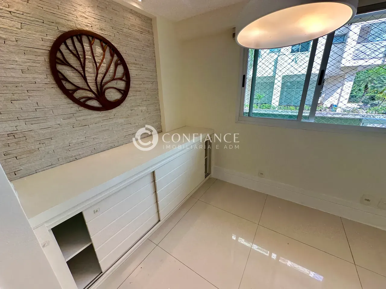 2-bedroom apartment with 2 bathrooms and a balcony — photo 2