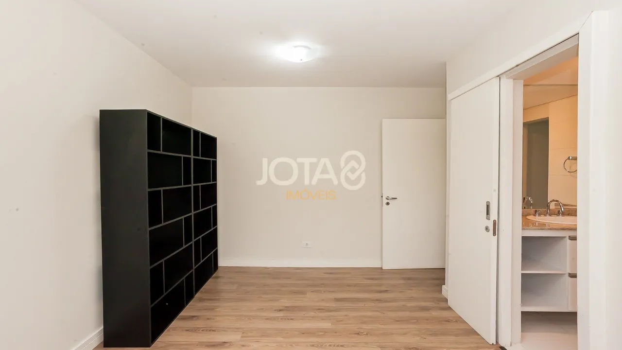 Furnished apartment with 131 m², 2 bedrooms and 3 baths — photo 9