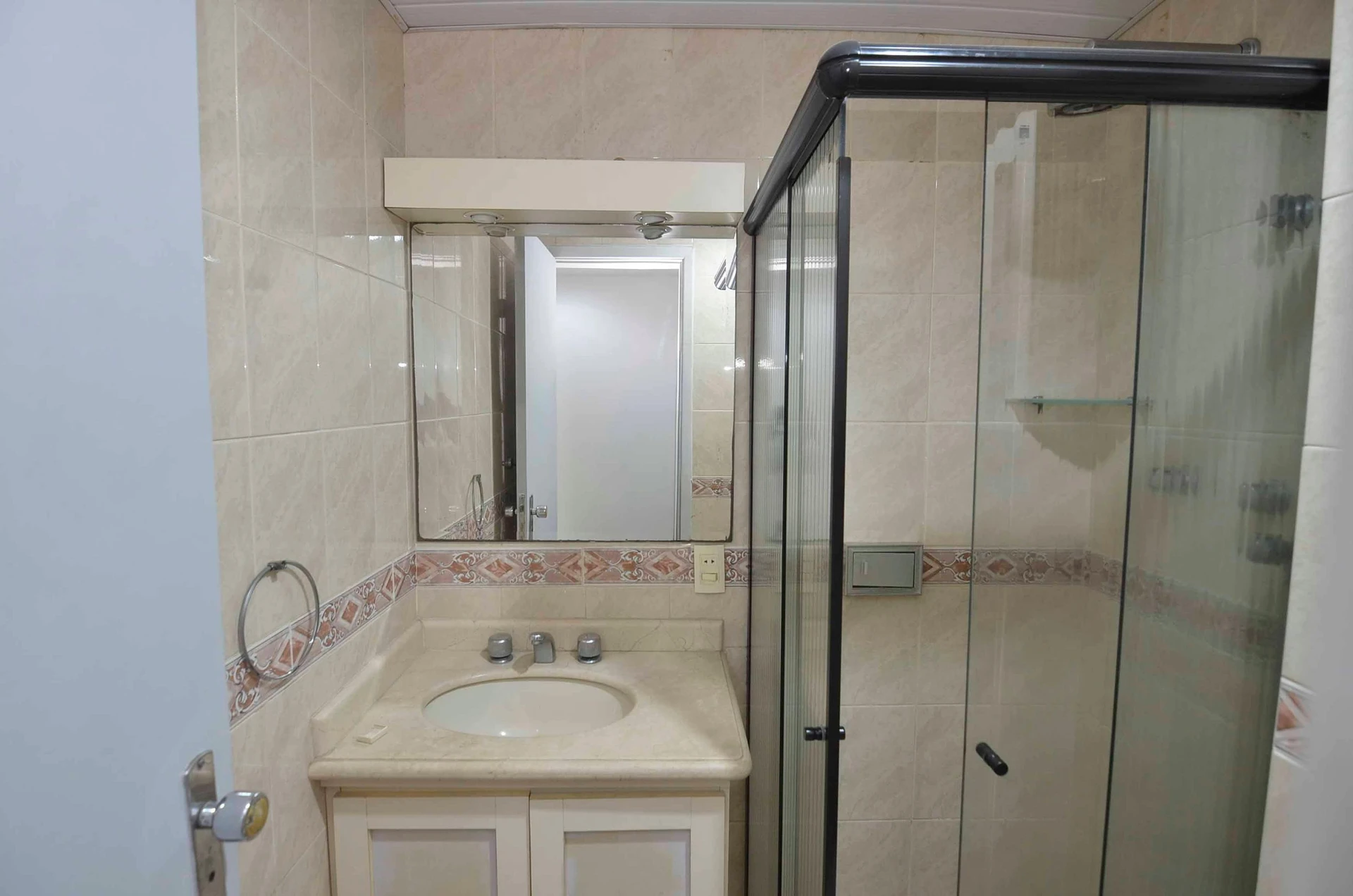 3-bedroom apartment with a mountain view in Rio de Janeiro — photo 40