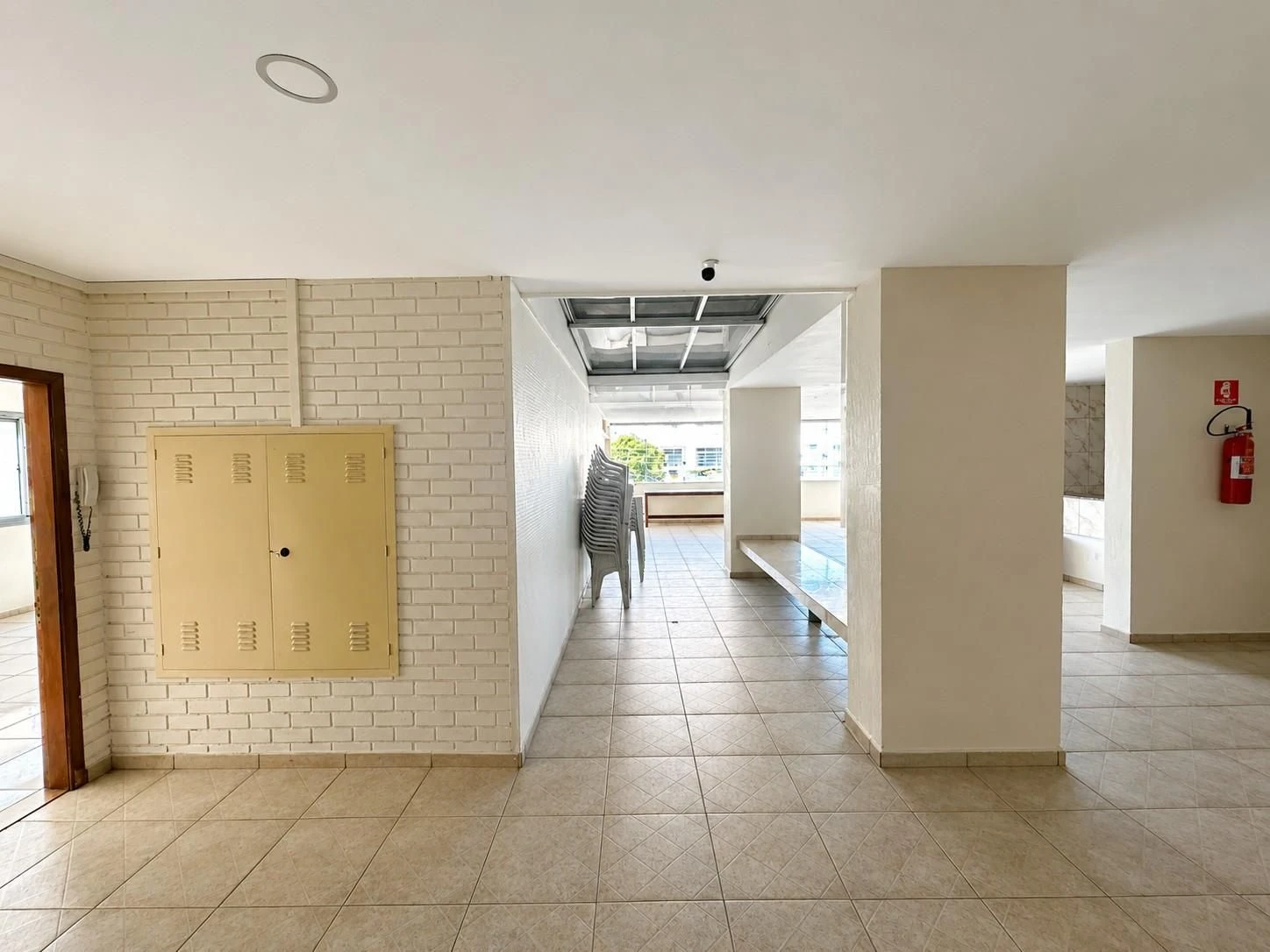 Apartamento com 3 quartos e suíte em bom estado — photo 59