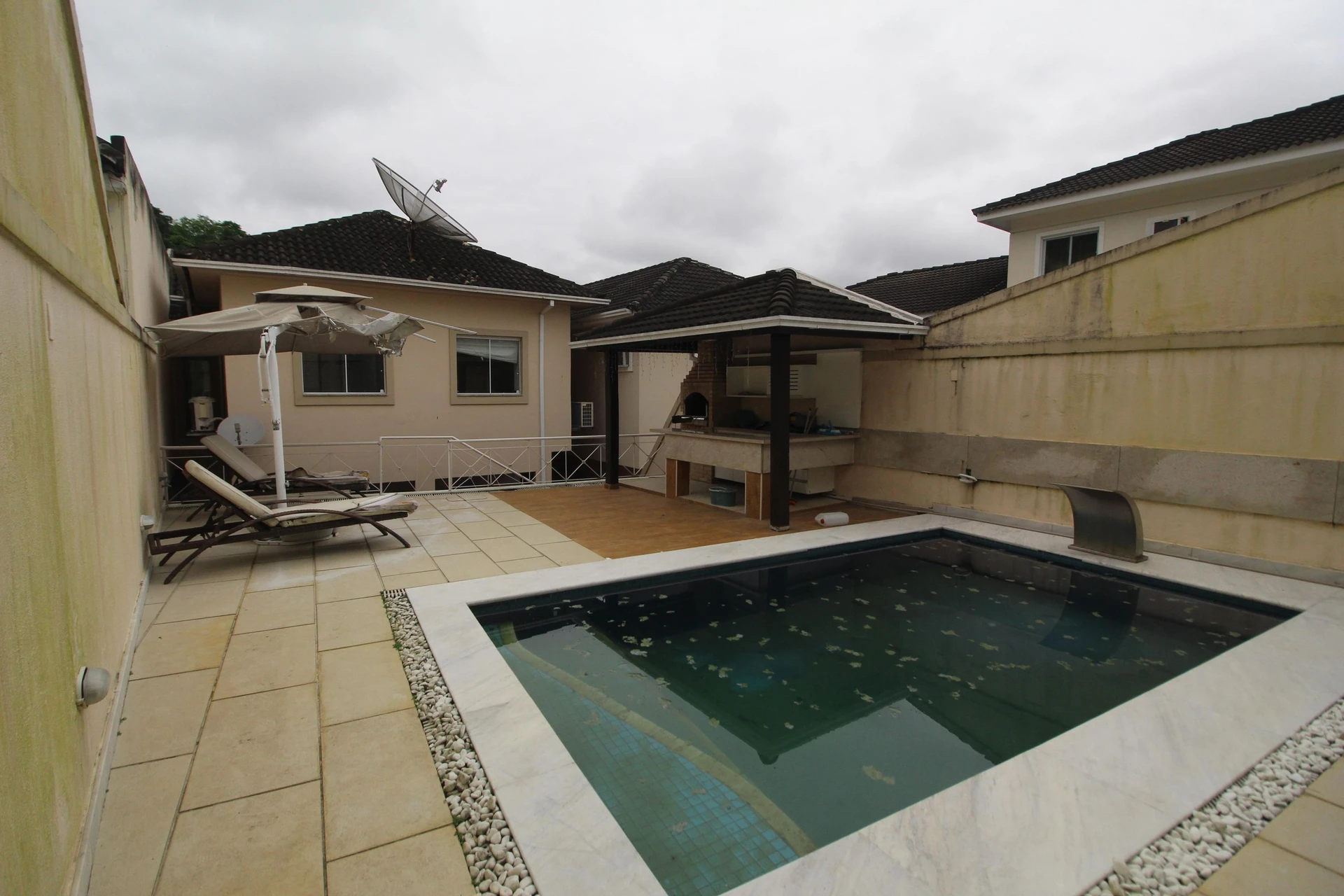 4-bedroom house with a mountain view — photo 21