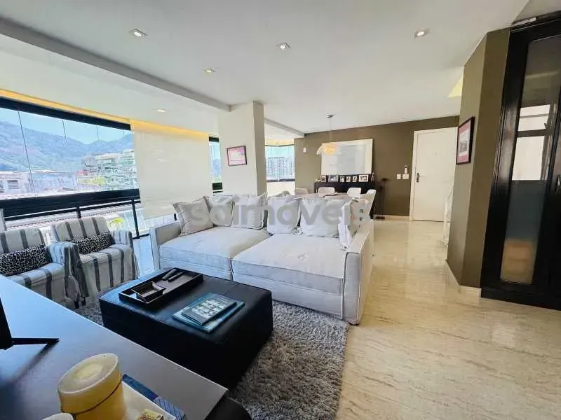 Furnished apartment, 207 m², with floor-to-ceiling windows — photo 16