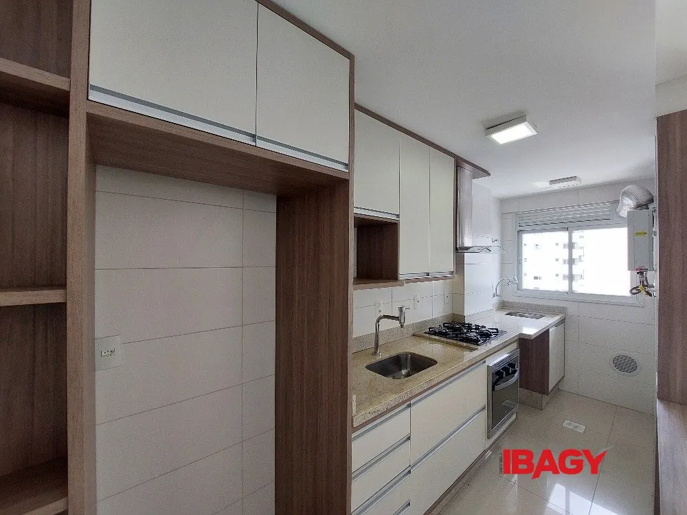 Balcony with a grill in a one-bedroom apartment, 39 m² — photo 6