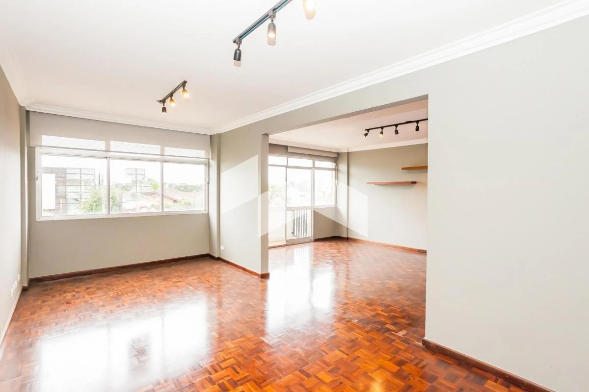 Apartment, 152 m², with wood or laminate floors — photo 12
