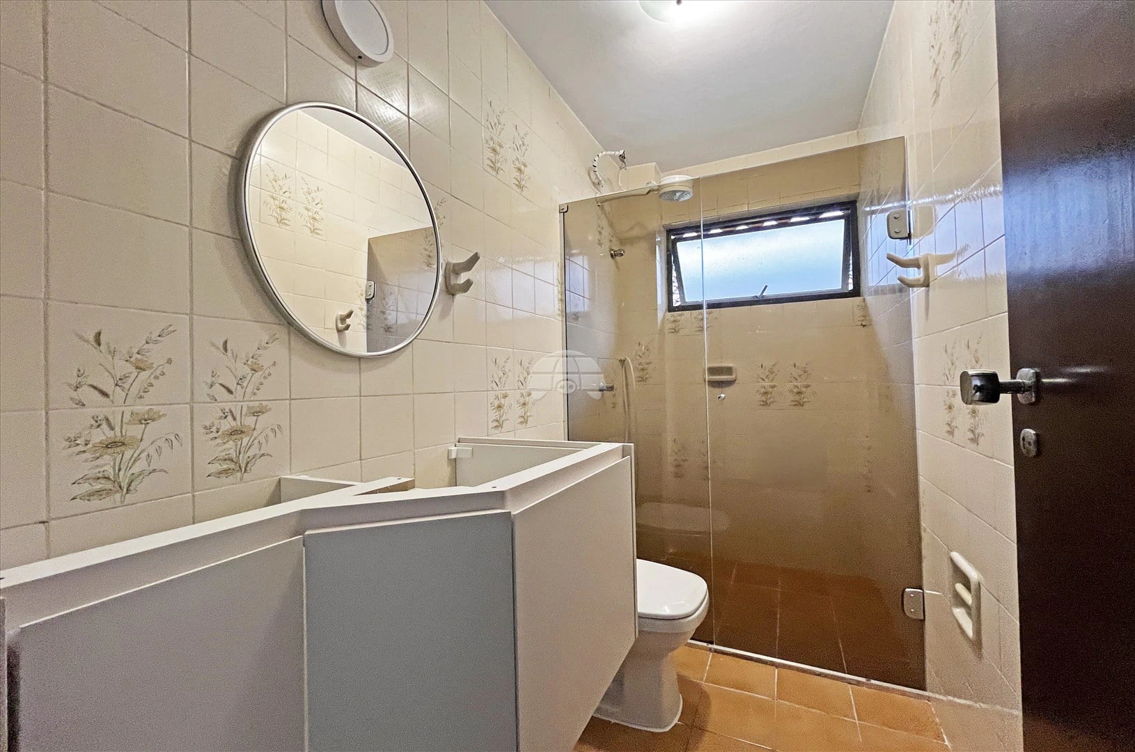 2-bedroom apartment with wood or laminate floors — photo 15
