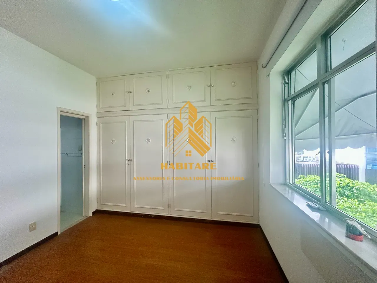 Apartment on the 7th floor with wood or laminate floors — photo 9