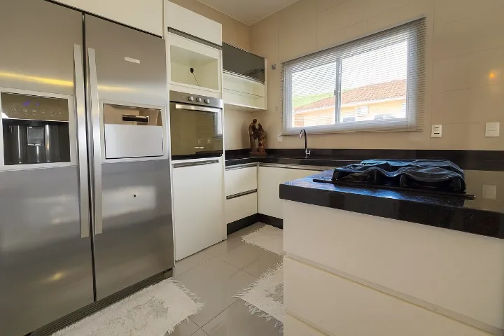 Furnished house with 2 bedrooms and integrated kitchen