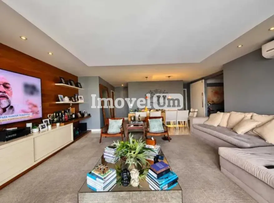 4-bedroom apartment in a building with a tennis court — photo 7