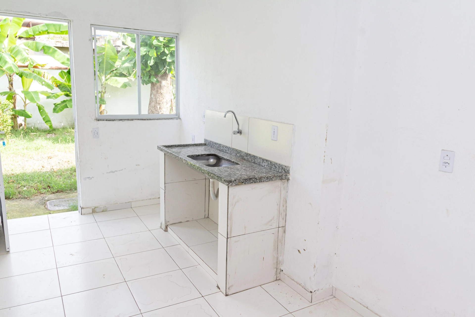 Studio with private laundry area and private garden — photo 12