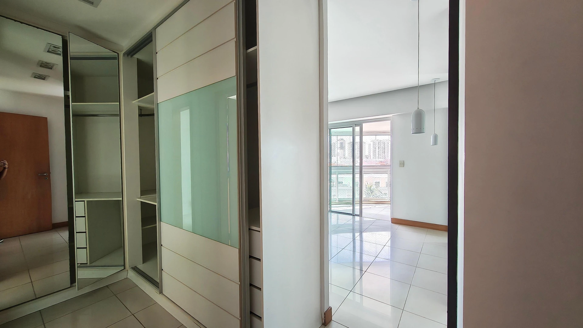 Apartamento com 3 suítes e fogão a gás na cozinha — photo 20
