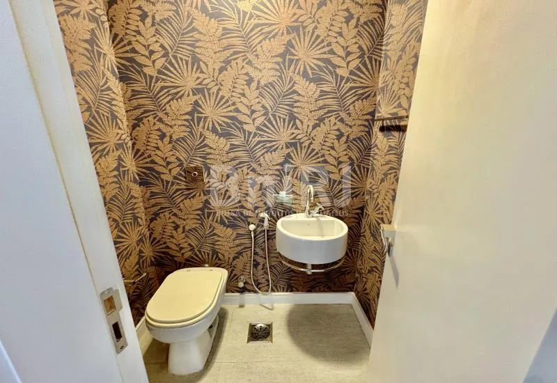 Apartamento de 180 m² com varanda fechada e fogão a gás — photo 34