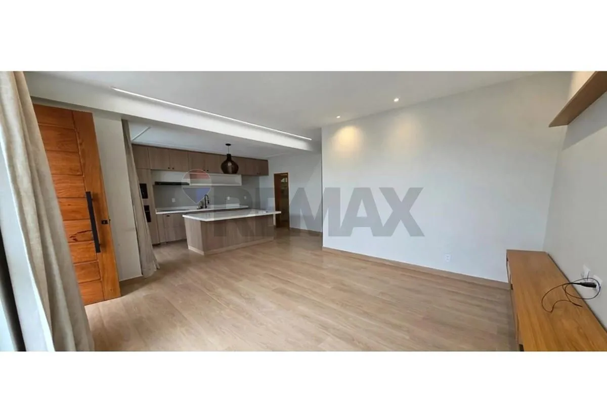 House, 250 m², with floor-to-ceiling windows — photo 4