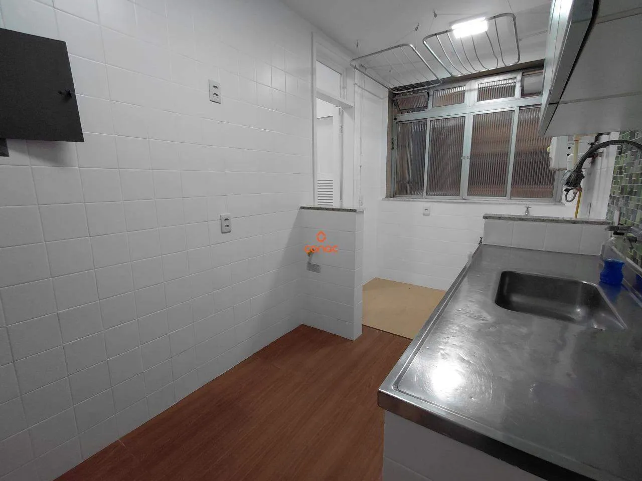 Wood or laminate floors in a 2-bedroom apartment, 88 m² — photo 5