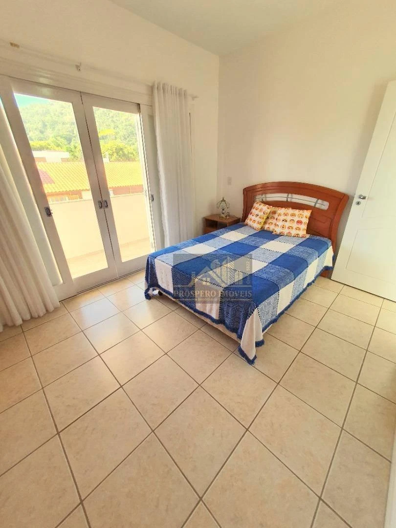 Casa de 5 dormitorios con balcón cerrado con vidrio — photo 7