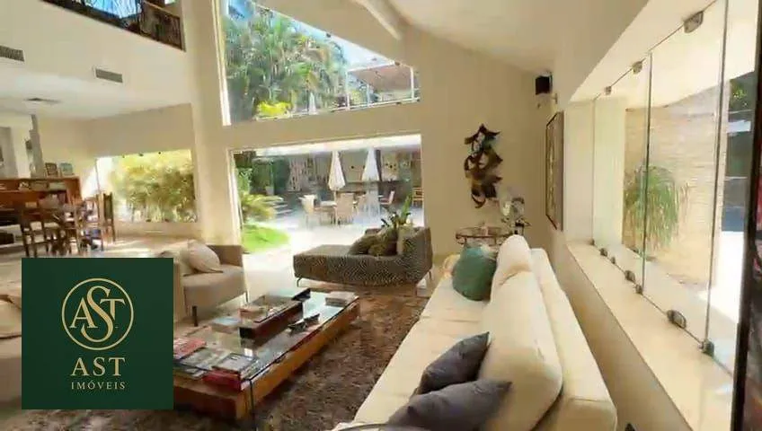 686 m² house with floor-to-ceiling windows and a bathtub — photo 33