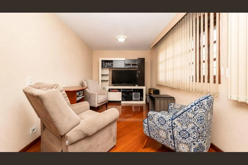 Unfurnished house with 4 bedrooms and 4 bathrooms — photo 3