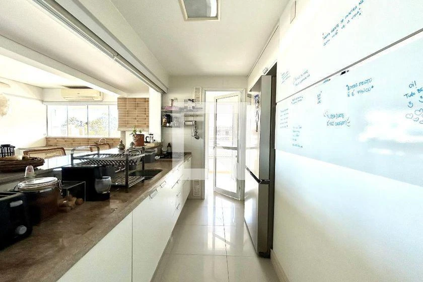 Furnished apartment, 196 m², with a glass-enclosed balcony — photo 24