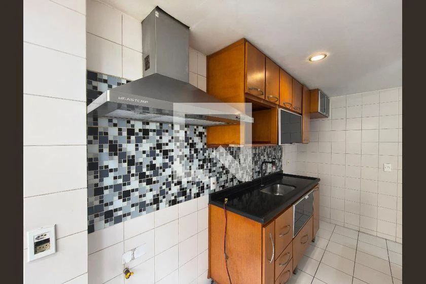 2-bedroom apartment in a building with a gym — photo 15