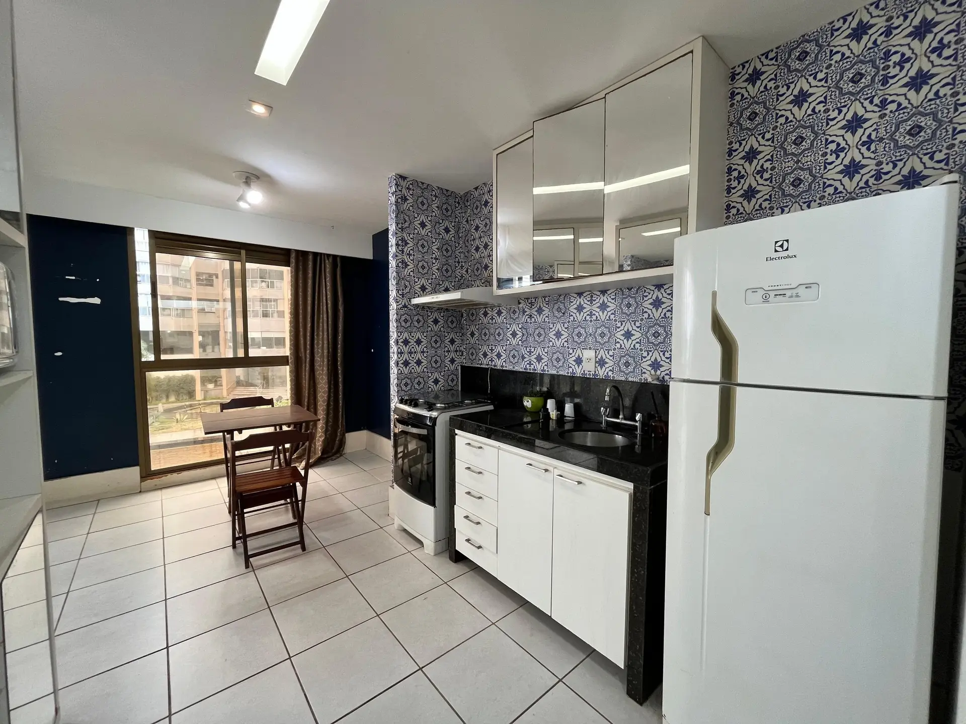 One-bedroom apartment with a washing machine — photo 8