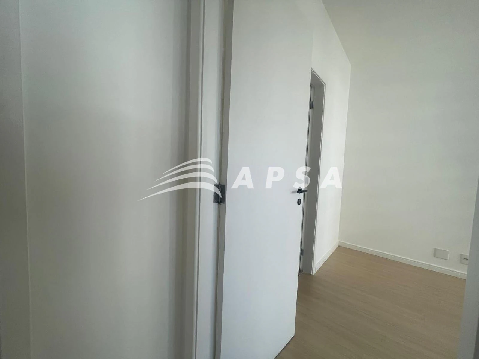 2-bedroom apartment with wood or laminate floors — photo 18