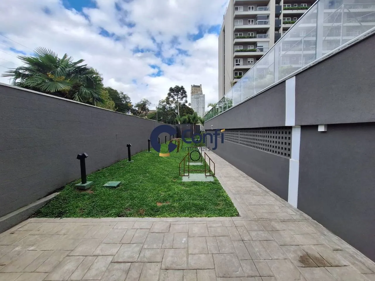 3-bedroom apartment with a grill on the balcony — photo 37