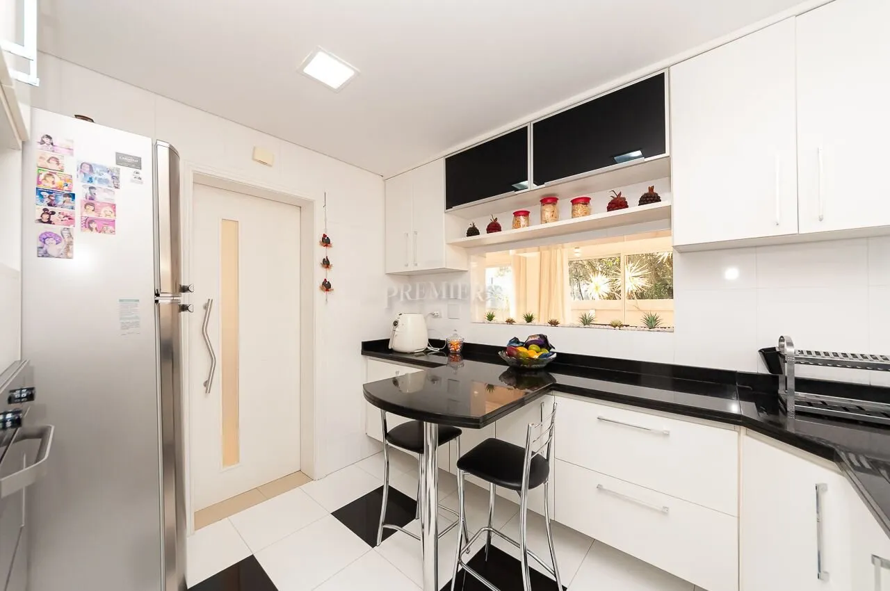 Furnished 270 m² house with 4 bedrooms and open kitchen — photo 9