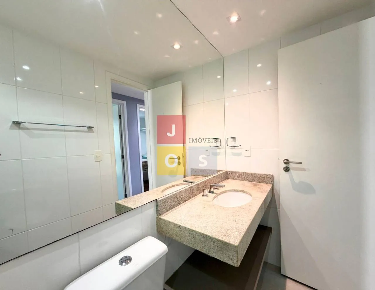 Furnished 4-bedroom suite apartment with 156 m² — photo 5